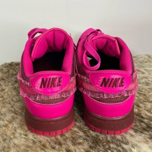 Nike Valentines Day Low Dunk Sneakers Women Size 8.5 - Picture 3 of 8